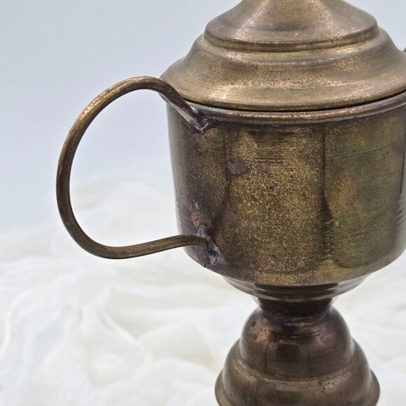 Vintage Brass Whale Oil Lamp, Tabletop Snotneus Lamp with Lid - Picture 7 of 11